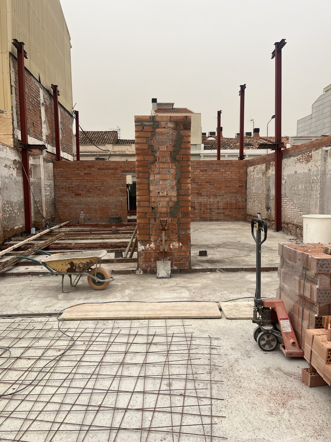 Estructura metálica y fase de obra en vivienda unifamiliar