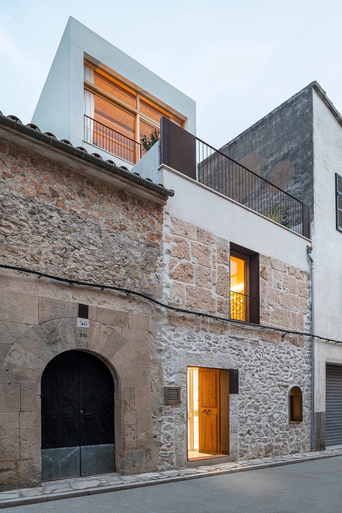 Fachada final de vivienda rehabilitada y ampliada